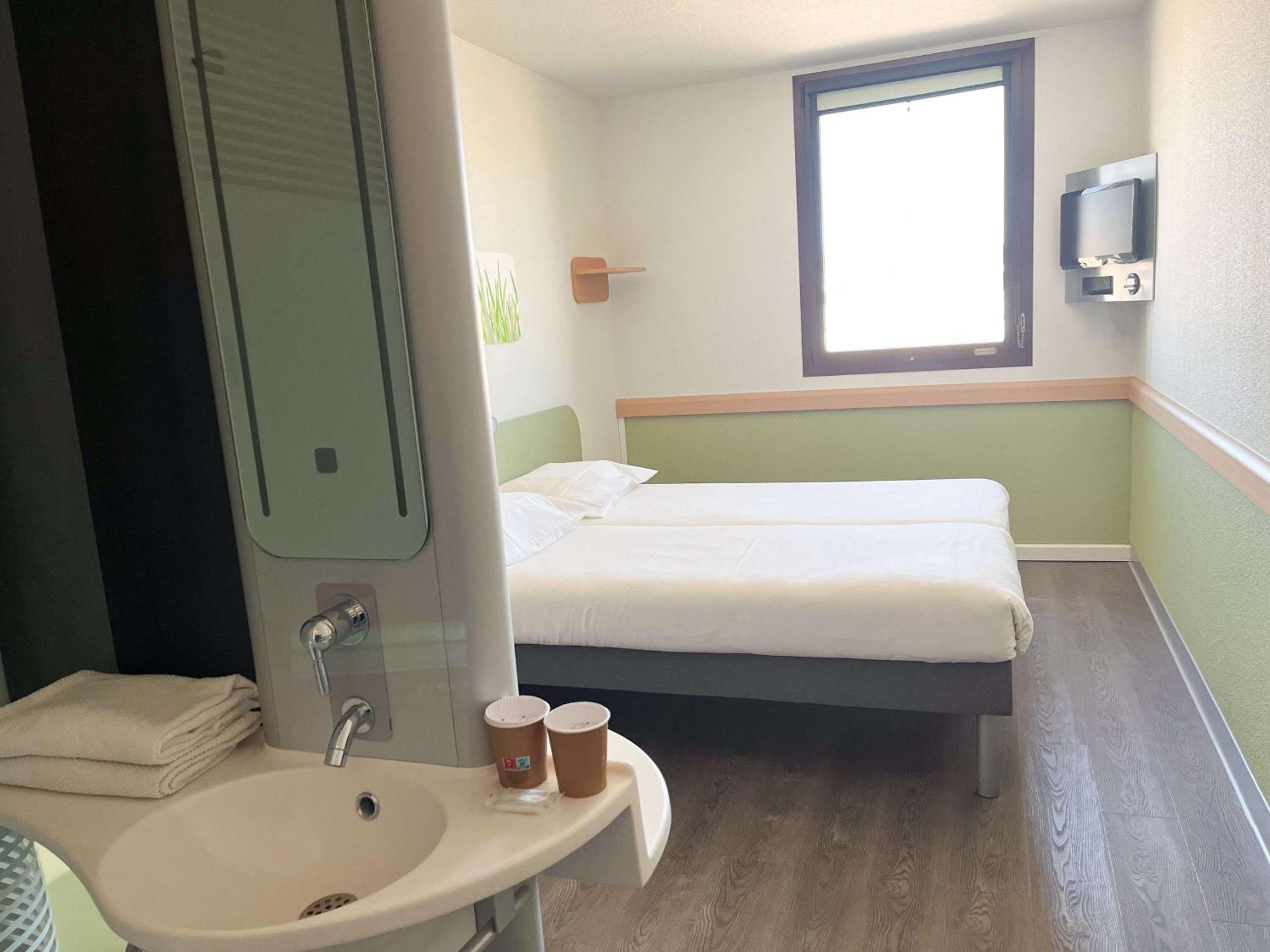Ibis Budget Nimes Centre Gare Εξωτερικό φωτογραφία
