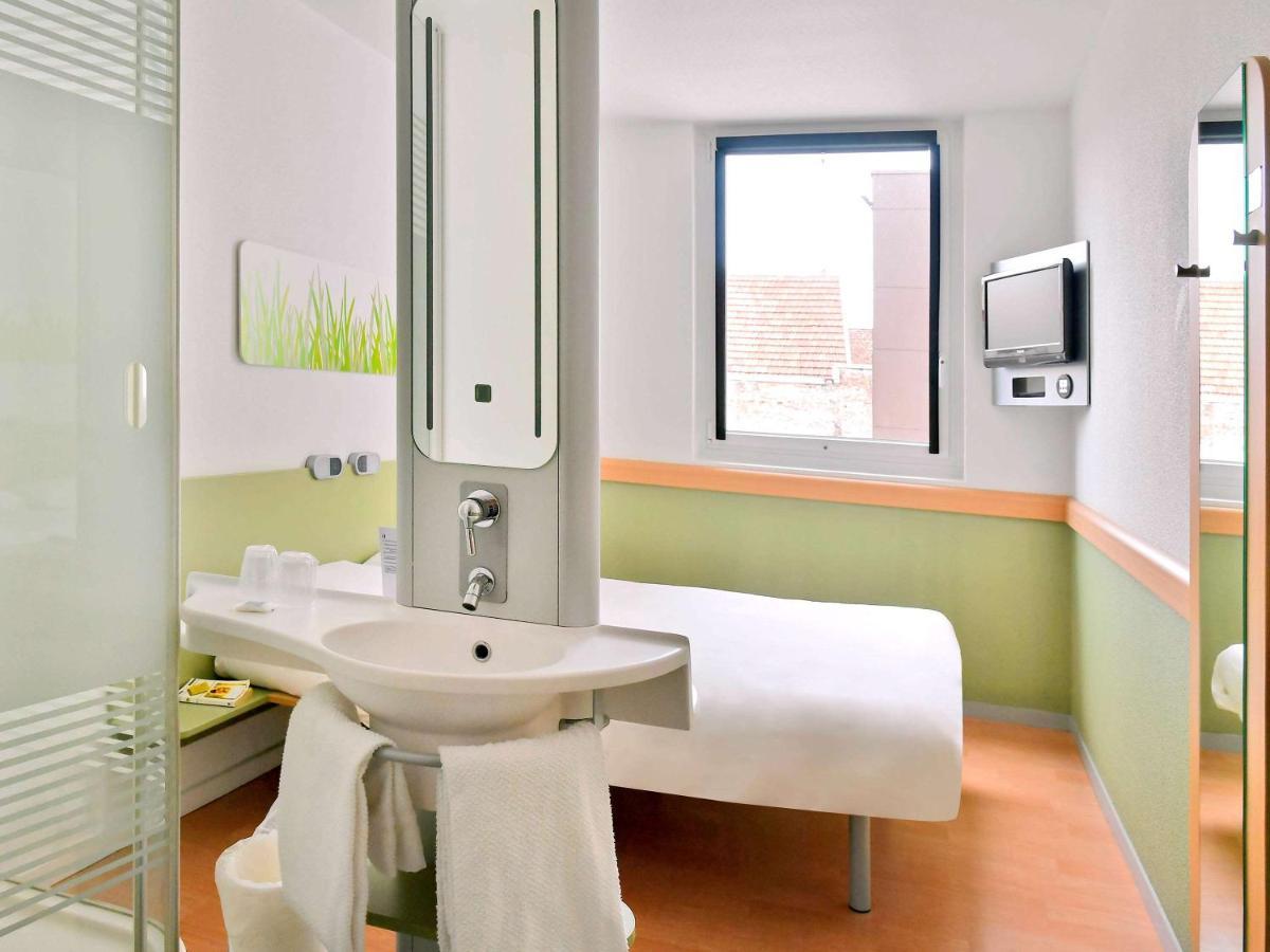 Ibis Budget Nimes Centre Gare Εξωτερικό φωτογραφία